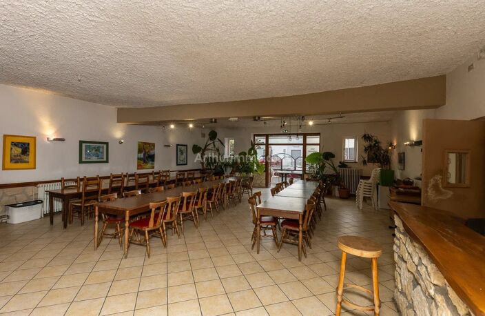 Pépite CHR en Isère : 680 m² d’outils fonctionnels (11 Ch, Bar Licence IV, Piscine) pour 3000 €/mois ! — photo 5