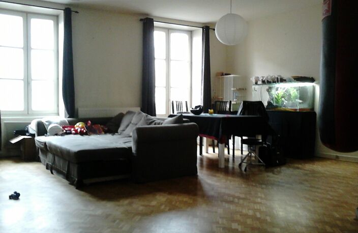 Location appartement 4 pièces 117 m² à Lagnieu (01150) — photo 2