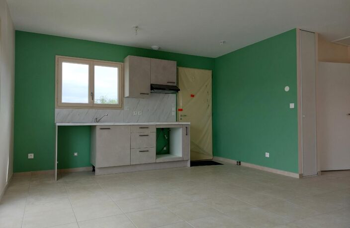 Location appartement 3 pièces 62 m² à Châtillon-la-Palud (01320) — photo 2