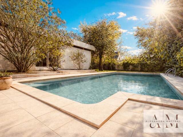 Maison d'architecte de plain pied de 264 m² édifiée sur parcelle de près de 1000 m². — photo du bien