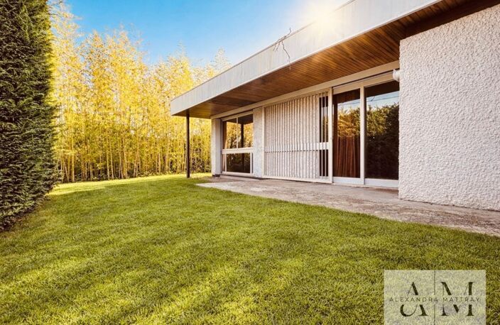 Maison d'architecte de plain pied de 264 m² édifiée sur parcelle de près de 1000 m². — photo 2