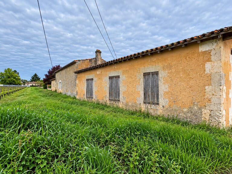 A VENDRE BÂTISSE EN PIERRE AVEC JARDIN A RENOVER - SECTEUR BLAYE — photo 1