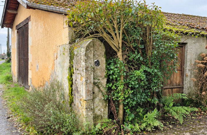A VENDRE BÂTISSE EN PIERRE AVEC JARDIN A RENOVER - SECTEUR BLAYE — photo 5