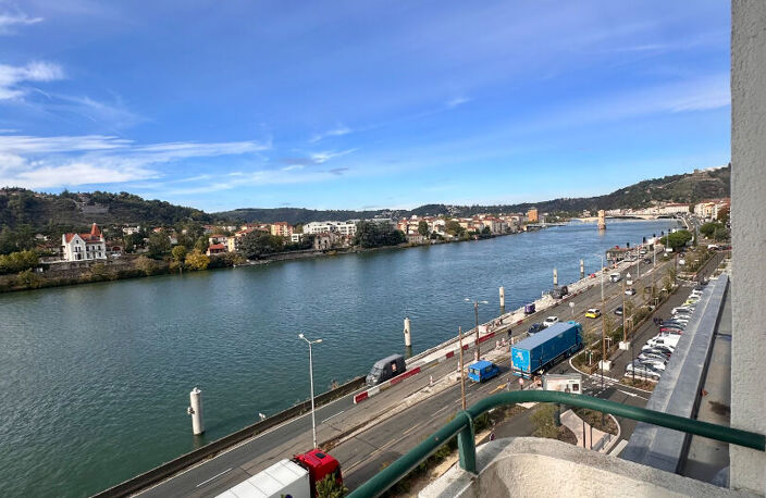 VIENNE sous-préfecture - Vue sur Rhône - Appartement de caractère - 134 m² - 6 pièces — photo 2