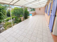 Maison de plain-pied de 80 m² avec piscine - La Fare les oliviers — photo 2