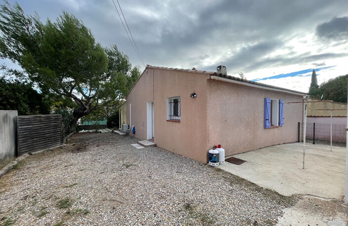Maison de plain-pied de 80 m² avec piscine - La Fare les oliviers — photo 3