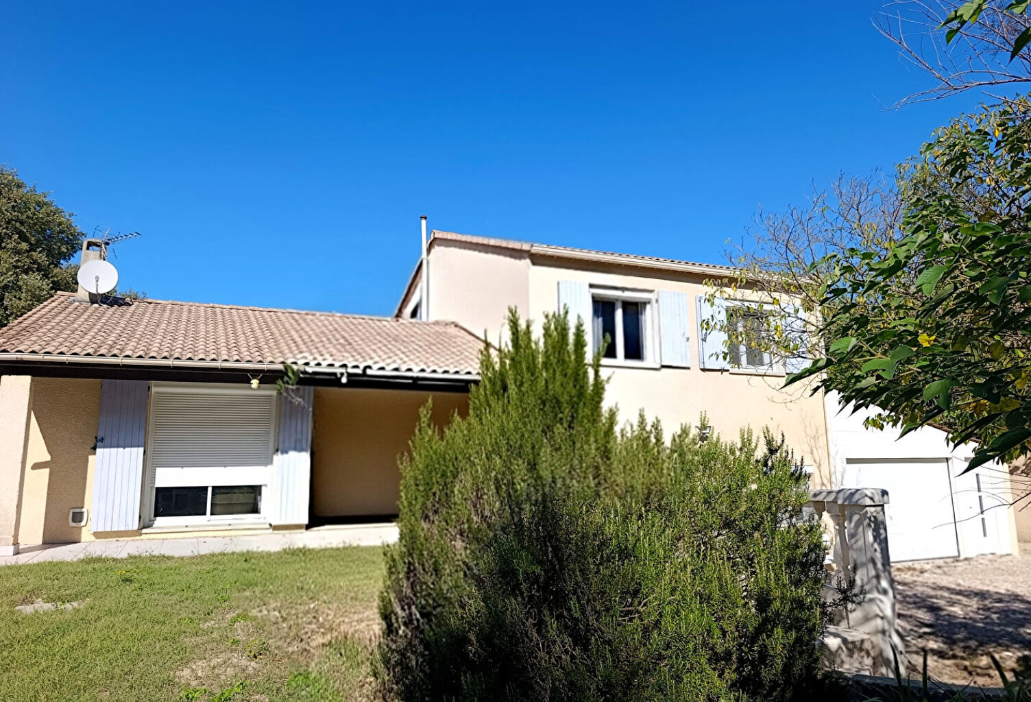 Maison avec gîte, piscine et beau terrain arboré — photo 1