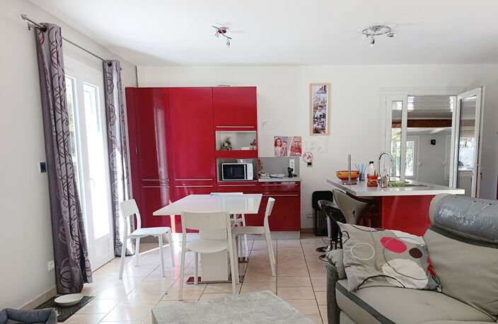 Maison avec gîte, piscine et beau terrain arboré — photo 5