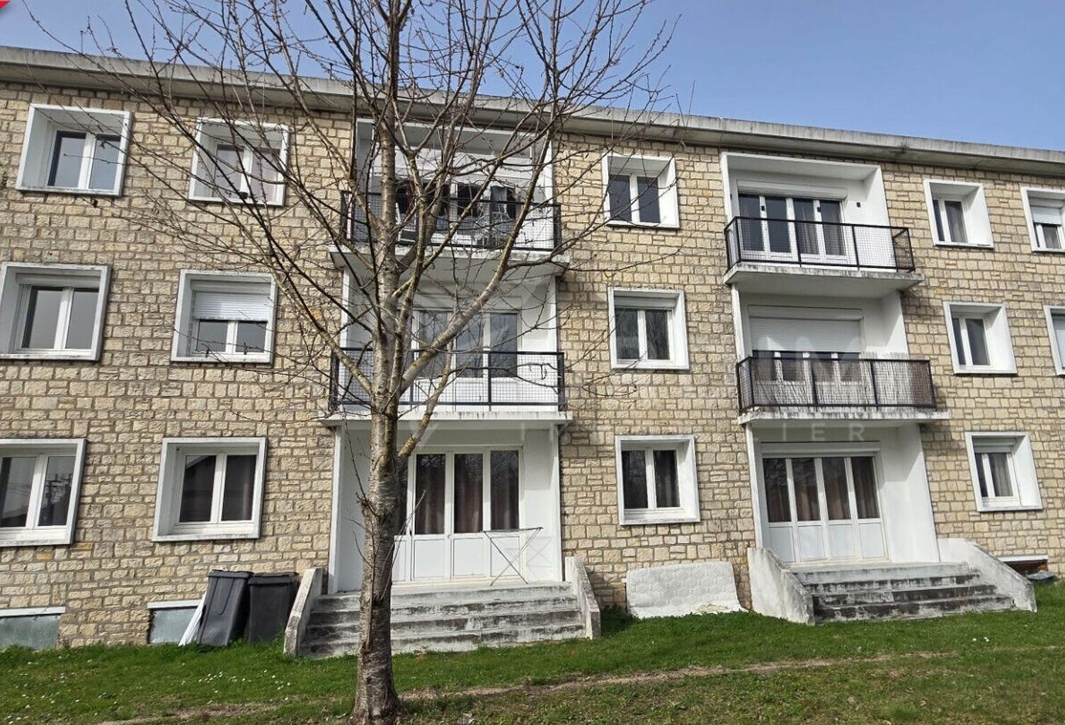 IMMEUBLE DE RAPPORT COSNE-SUR-LOIRE RENTABILITÉ JUSQU'À 12,68 % — photo 1