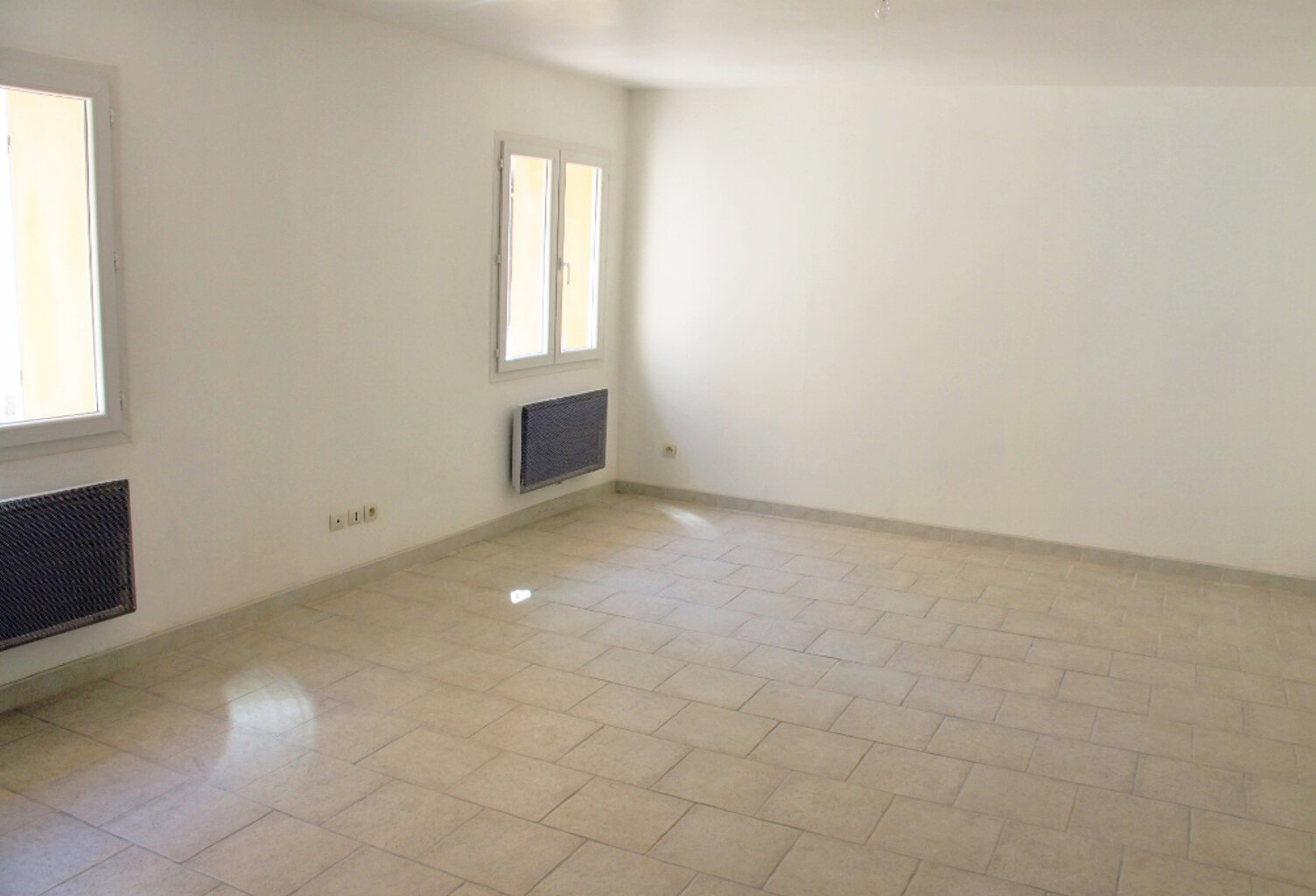 Beau studio à Mazaugues — photo 1