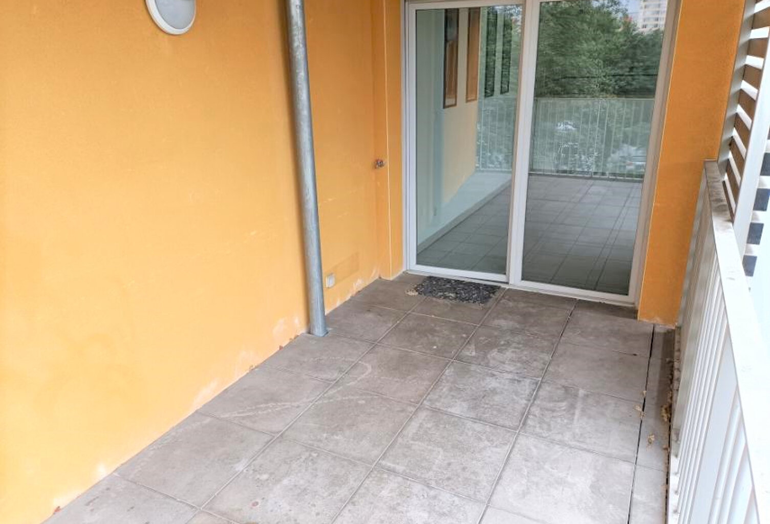 Toulouse 31200 Quartier Bonnefoy SANS FRAIS AGENCE  Agréable T3 Récent de 65.90 m²  en dernier étage avec Terrasse couverte de 8.60m² , place de parking sous sol — photo 1