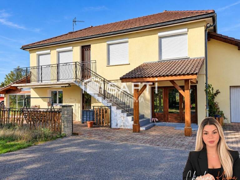 Aux Abrets-en-Dauphiné, découvrez une maison où vos projets de famille prennent toute leur place. — photo 1