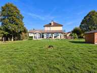 Aux Abrets-en-Dauphiné, découvrez une maison où vos projets de famille prennent toute leur place. — photo 2