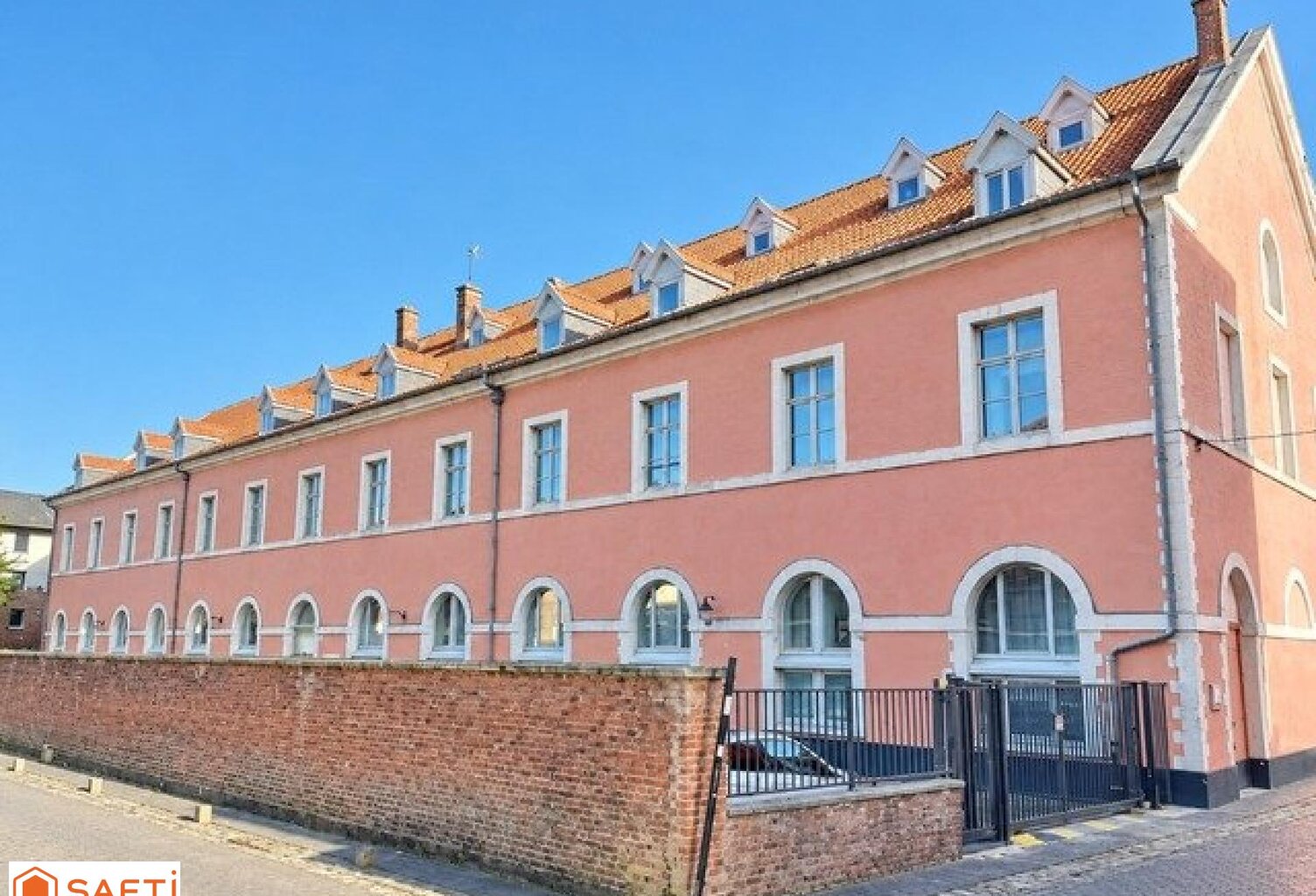 À VENDRE  STUDIO MEUBLÉ ET LOUÉ  EN HYPER-CENTRE DE VALENCIENNES — photo 1