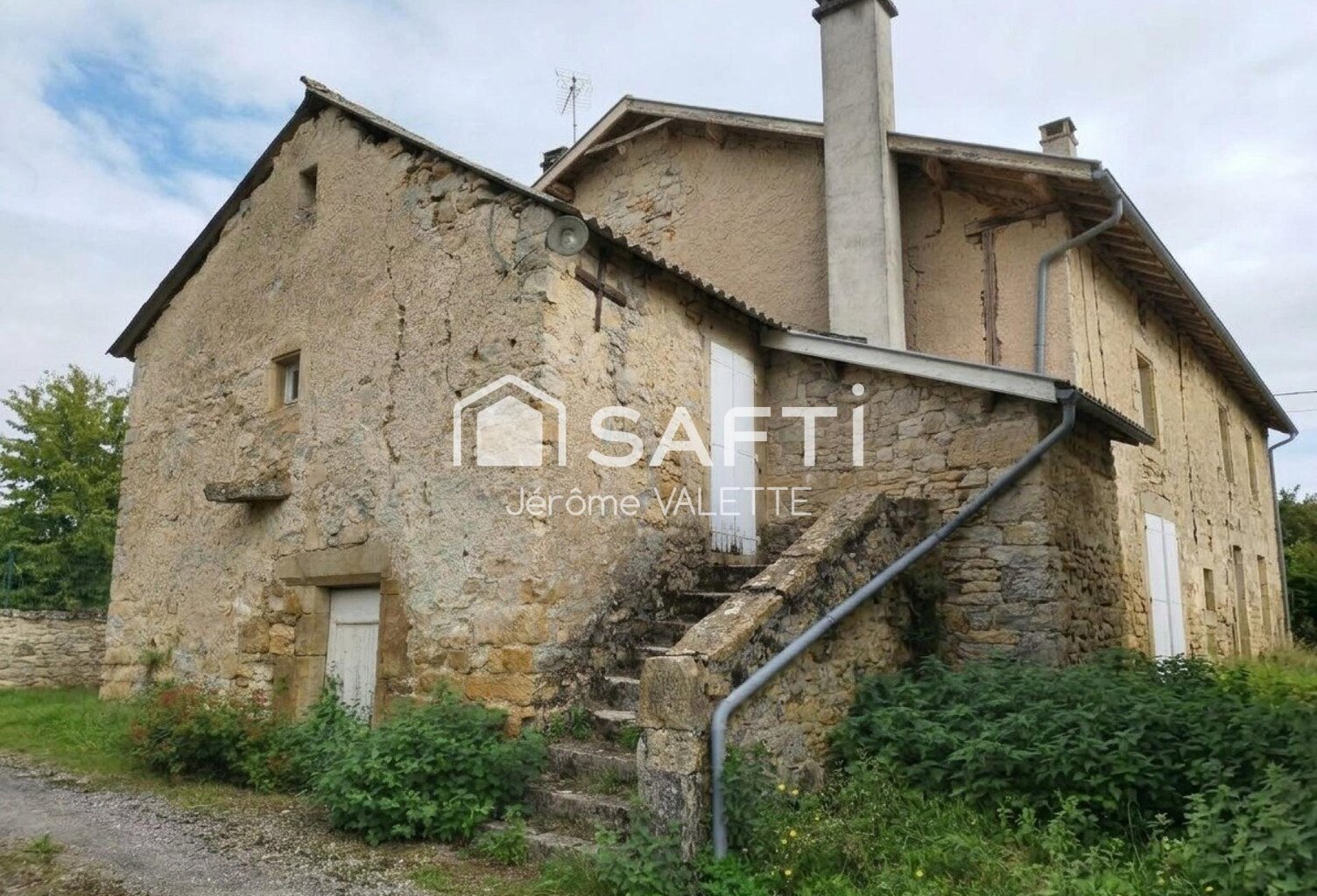Maison de village en pierre . — photo 1