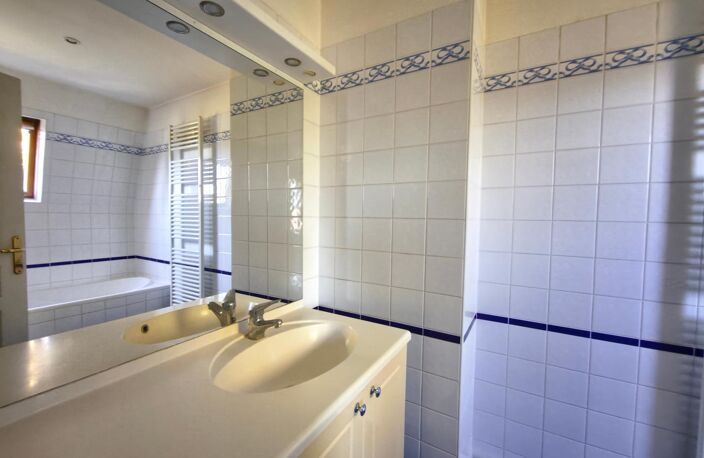 Appartement F3 dans une maison bourgeoise — photo 2