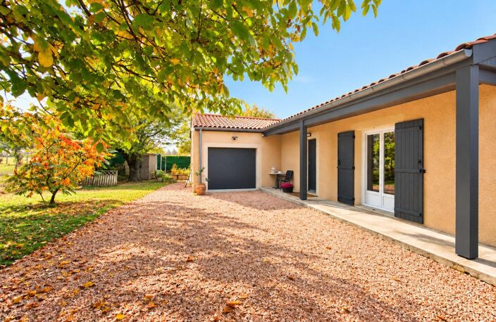 Mâcon Nord à Saint-Martin-Belle-Roche  Maison de plain-pied avec piscine et jardin sans vis-à-vis — photo 3