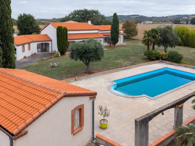 Villa familiale de 198 m² avec piscine, pool house et garage — photo du bien