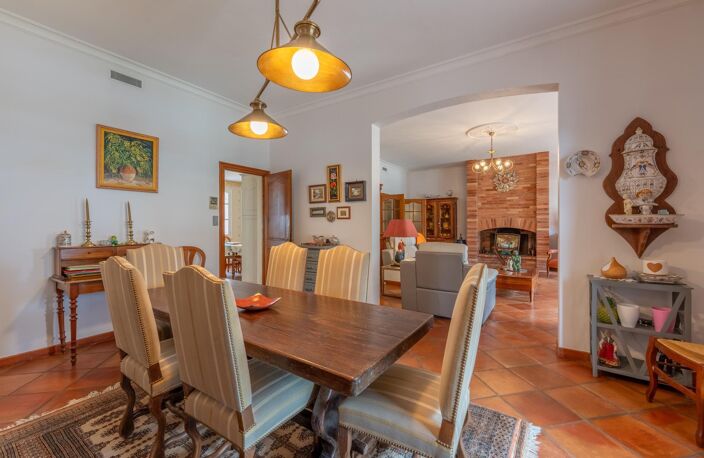 Villa familiale de 198 m² avec piscine, pool house et garage — photo 4