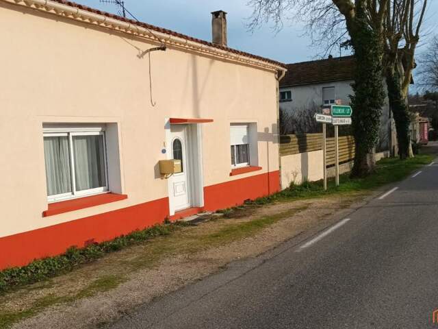 Maison idéalement située à proximité des commerces — photo du bien