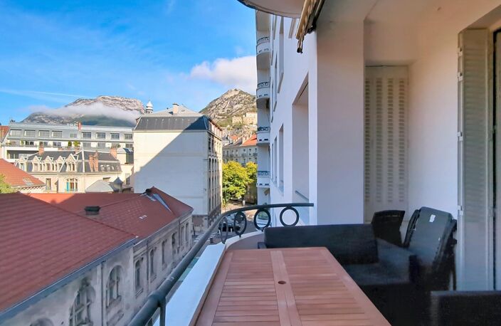 Appartement 4 pièces 117m² - 3 chambres - Buanderie - Balcon - Ascenseur - Concierge — photo 2