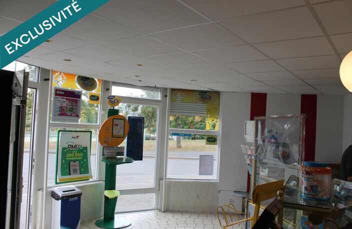 kiosque FDJ et PMU et depot de pains et BONBONS — photo 2
