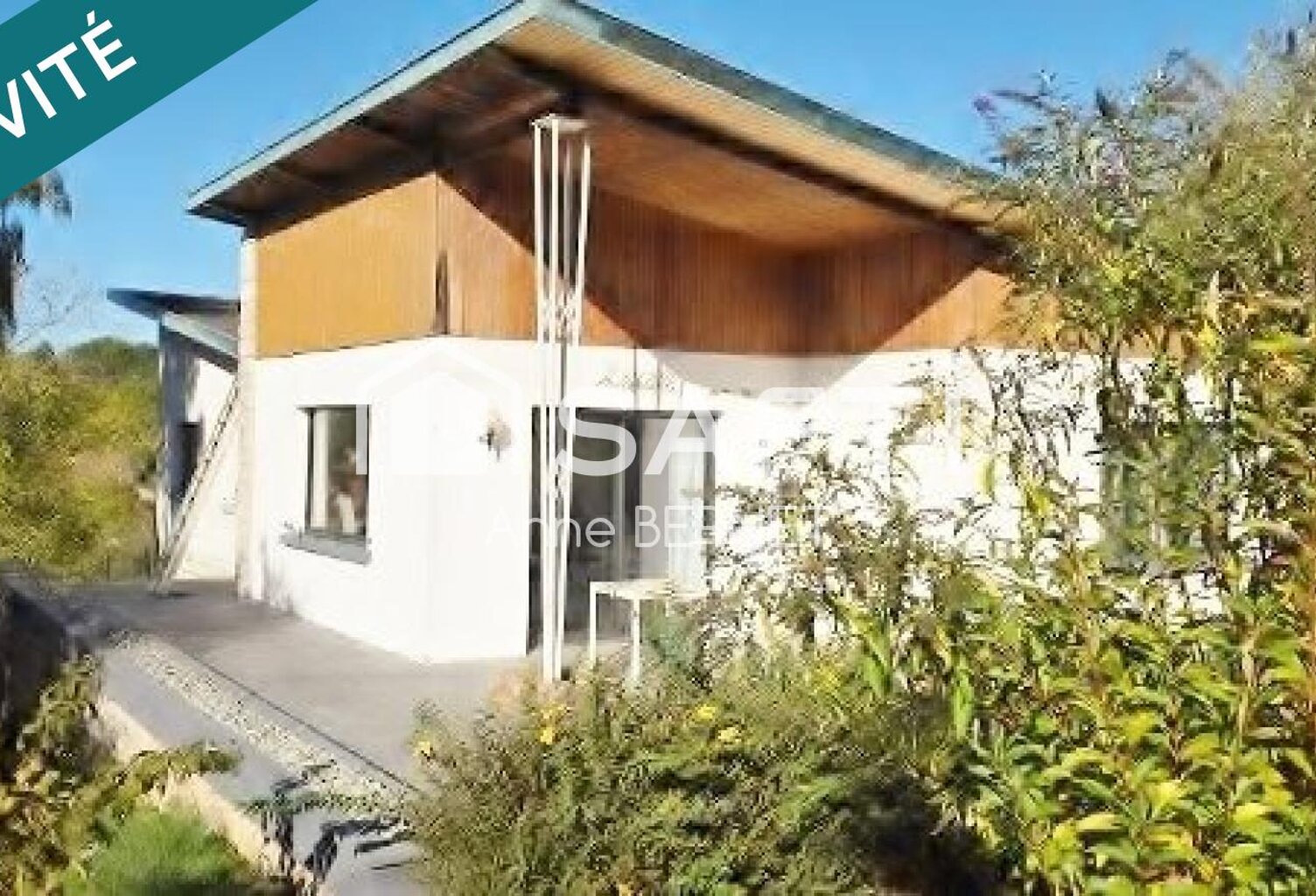 MAISON D'ARCHITECTE A MEZIRE SUR 30 ARES DE TERRAIN — photo 1