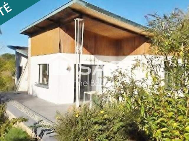 MAISON D'ARCHITECTE A MEZIRE SUR 30 ARES DE TERRAIN — photo du bien