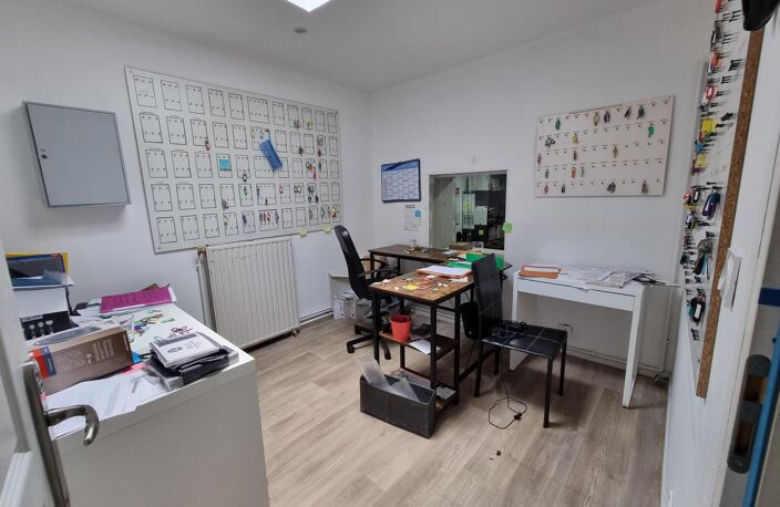 Immeuble Local + bureaux — photo 3