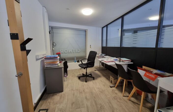 Immeuble Local + bureaux — photo 4