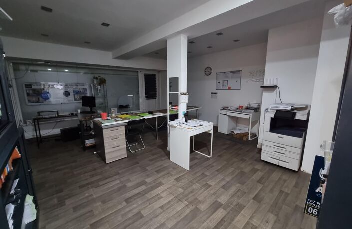 Immeuble Local + bureaux — photo 5