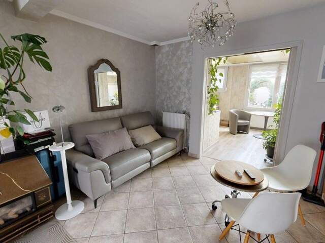 Maison de ville avec beau potentiel — photo du bien