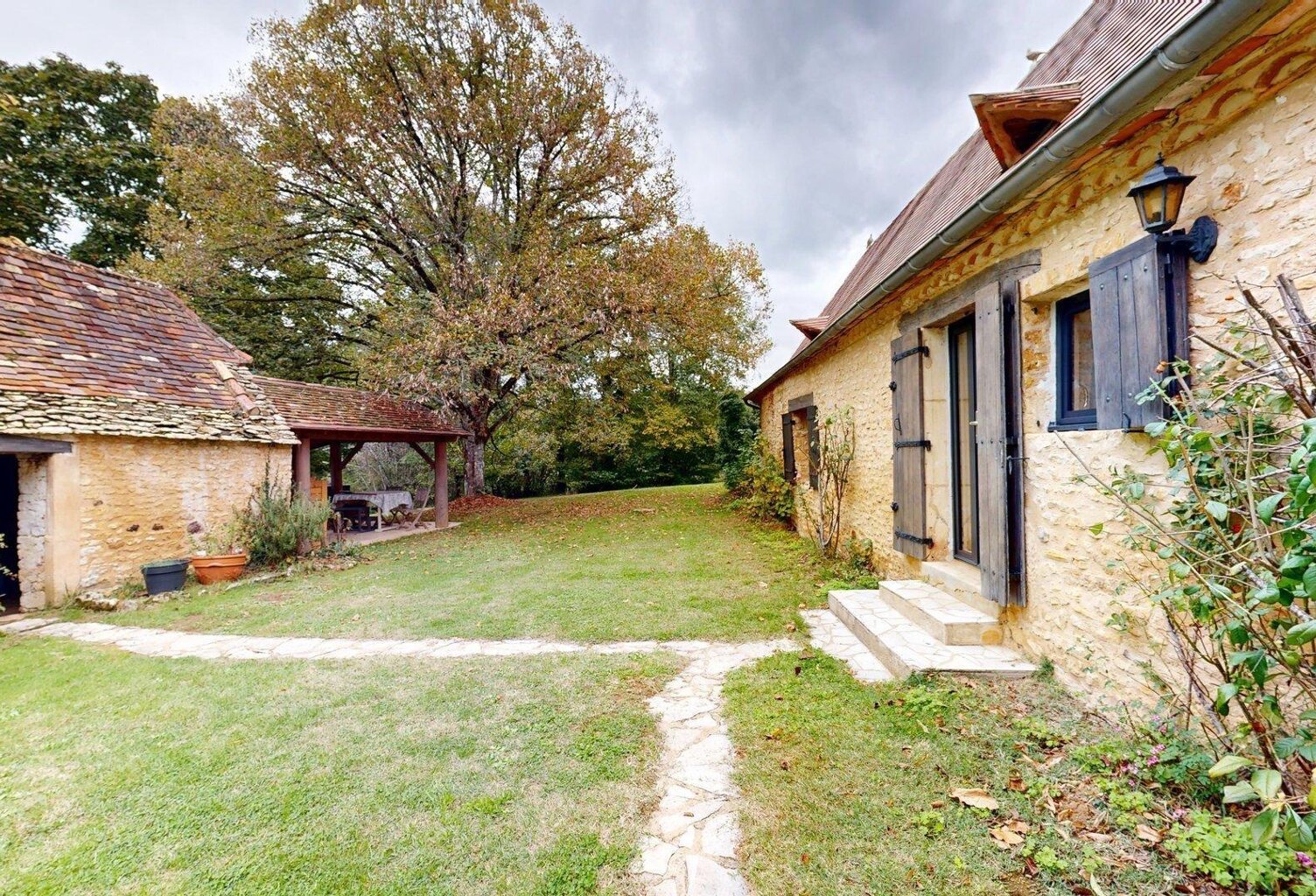 Le charme d'une ancienne bergerie en pierre. — photo 1