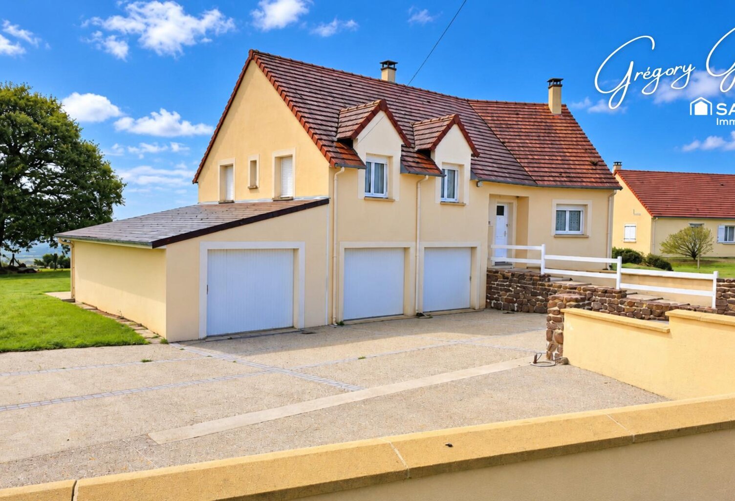 DOUBLE GARAGE + 1 garage — photo 1