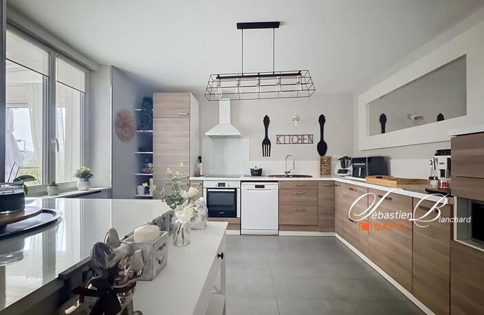 Bellegarde-sur-Valserine  Maison 7 pièces avec piscine chauffée et logement indépendant, DPE A — photo 3