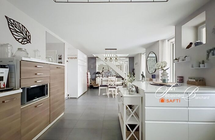 Bellegarde-sur-Valserine  Maison 7 pièces avec piscine chauffée et logement indépendant, DPE A — photo 4