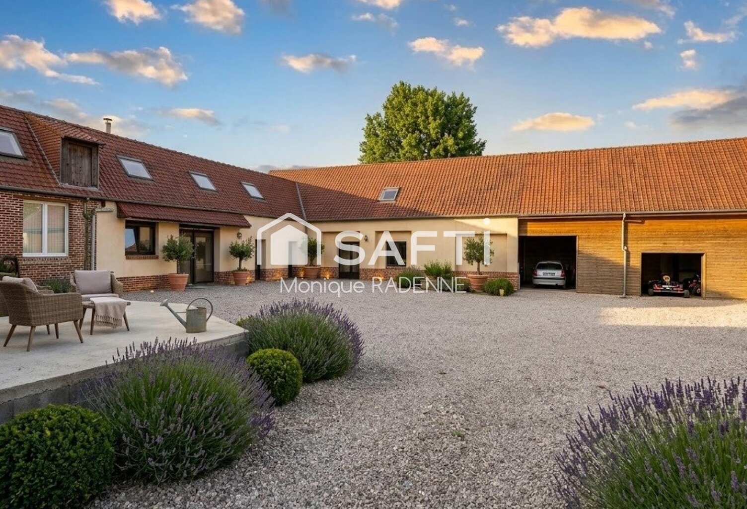 ANCIEN CORPS DE FERME EN PIERRES BLANCHES ET BRIQUES — photo 1