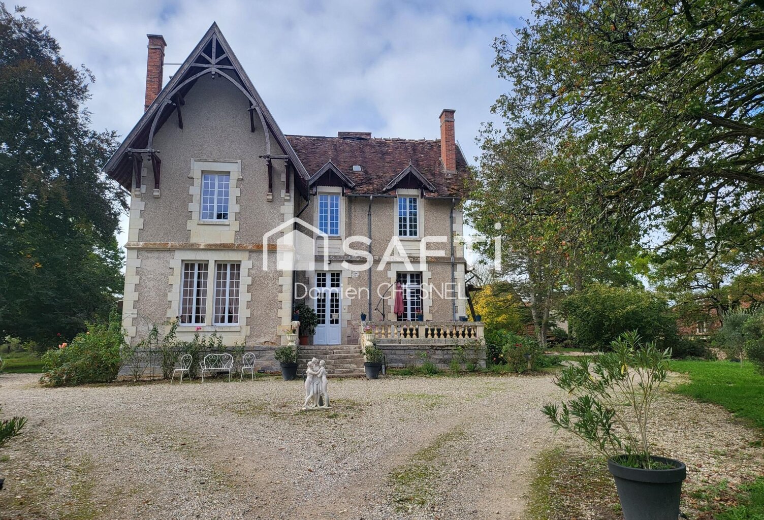 Magnifique manoir rénové avec dépendances et parc arboré à 10 min de Saint-Amand-Montrond — photo 1