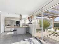 Maison familiale de plain-pied avec piscine  4 chambres, bureau et beaux volumes — photo 4