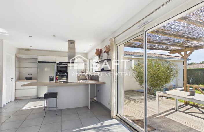 Maison familiale de plain-pied avec piscine  4 chambres, bureau et beaux volumes — photo 4