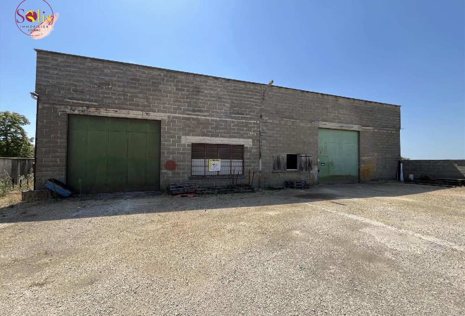 Vente immeuble  1350 m² Bréville (16370) — photo 1