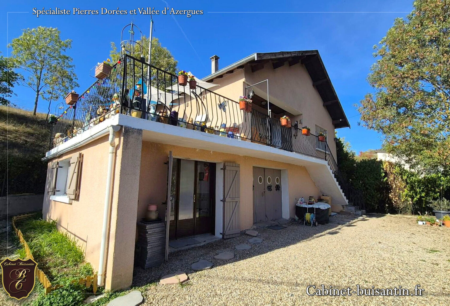 Maison avec terrasse et jardin arboré — photo 1