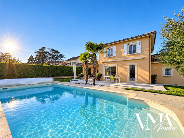 Morancé   Une maison au calme avec piscine et vue dégagée — photo du bien