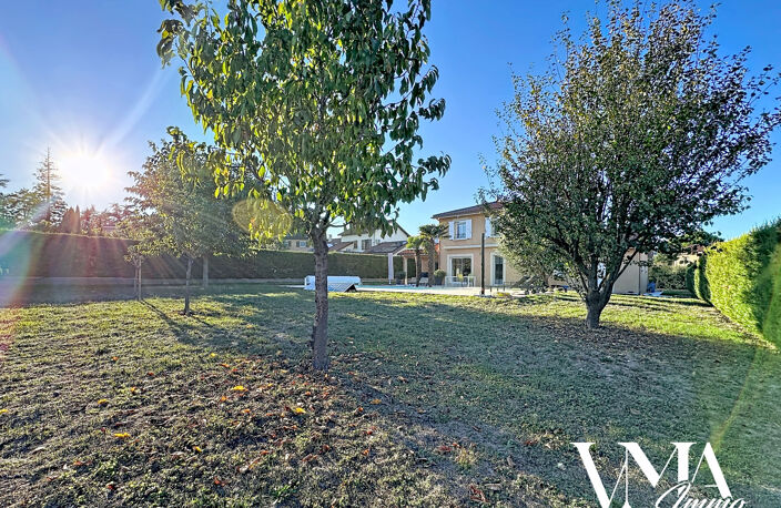 Morancé   Une maison au calme avec piscine et vue dégagée — photo 4