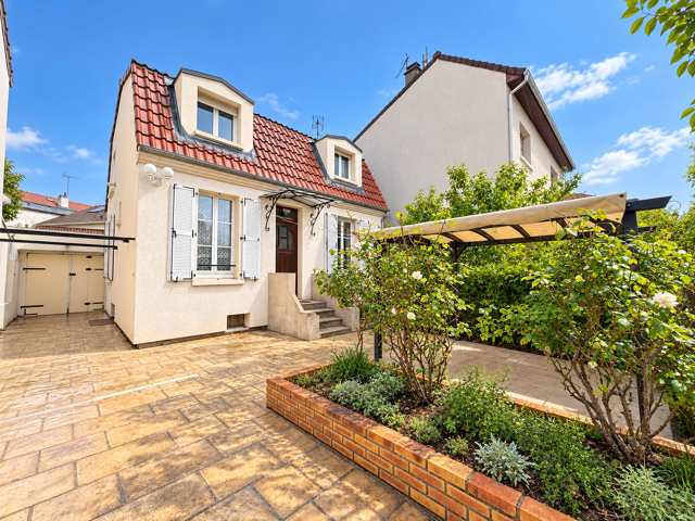 MAISON AVEC PLEIN DE POTENTIEL — photo du bien