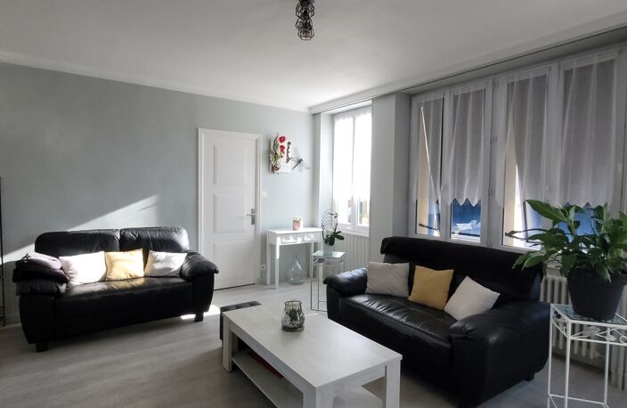 Vente Maison/villa 7 pièces — photo 2