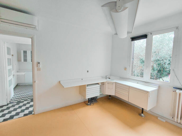 ST ETIENNE DE FONTBELLON - LOCAL PROFESSIONEL 80m2 — photo 1