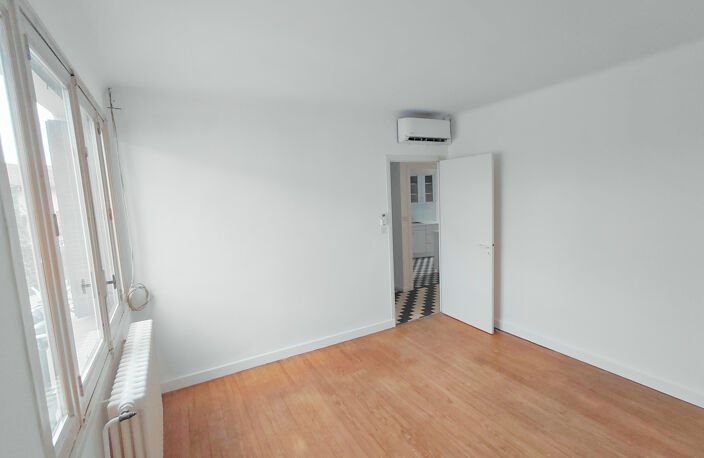 ST ETIENNE DE FONTBELLON - LOCAL PROFESSIONEL 80m2 — photo 5
