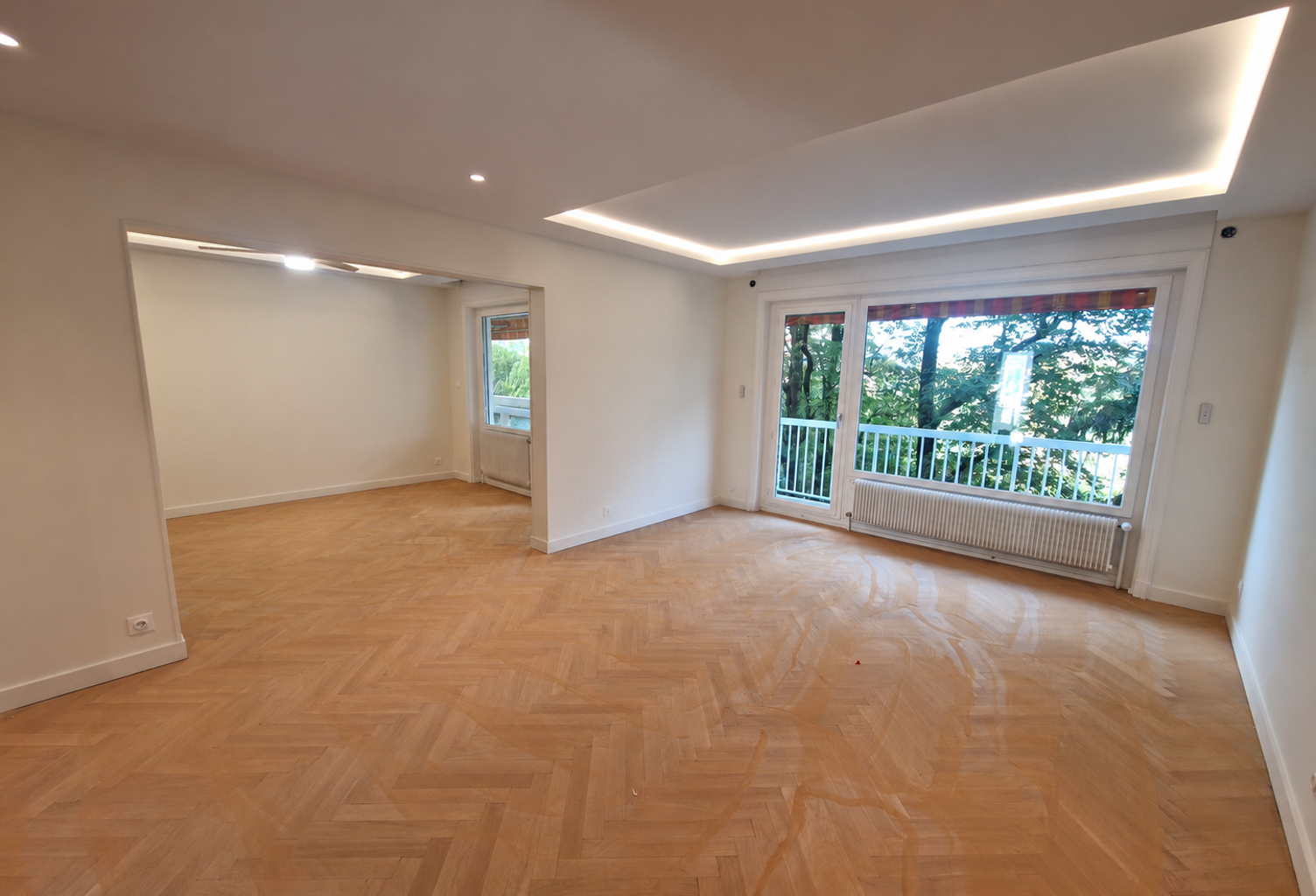 LOCATION ECULLY 69130 APPARTEMENT 3 CHAMBRES BALCON GARAGE CAVE RESIDENCE STANDING PITANCE ENTIEREMENT RÉNOVÉ — photo 1