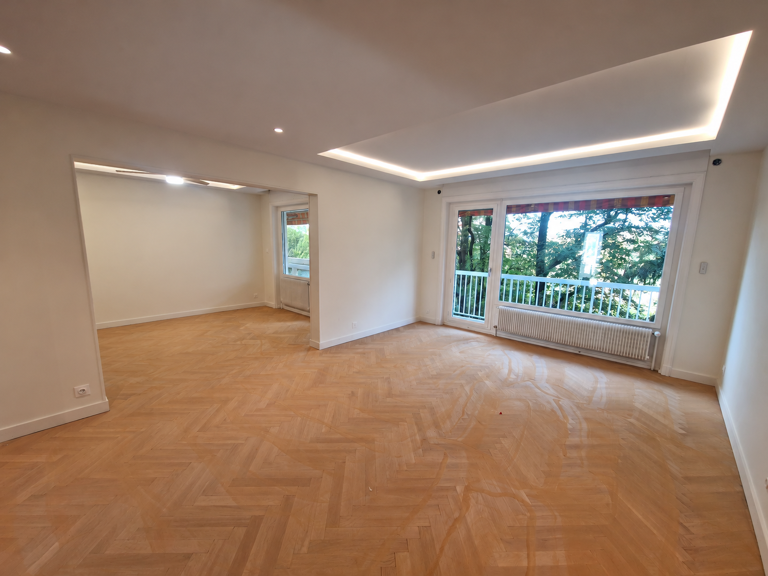 LOCATION ECULLY 69130 APPARTEMENT 3 CHAMBRES BALCON GARAGE CAVE RESIDENCE STANDING PITANCE ENTIEREMENT RÉNOVÉ — photo 1